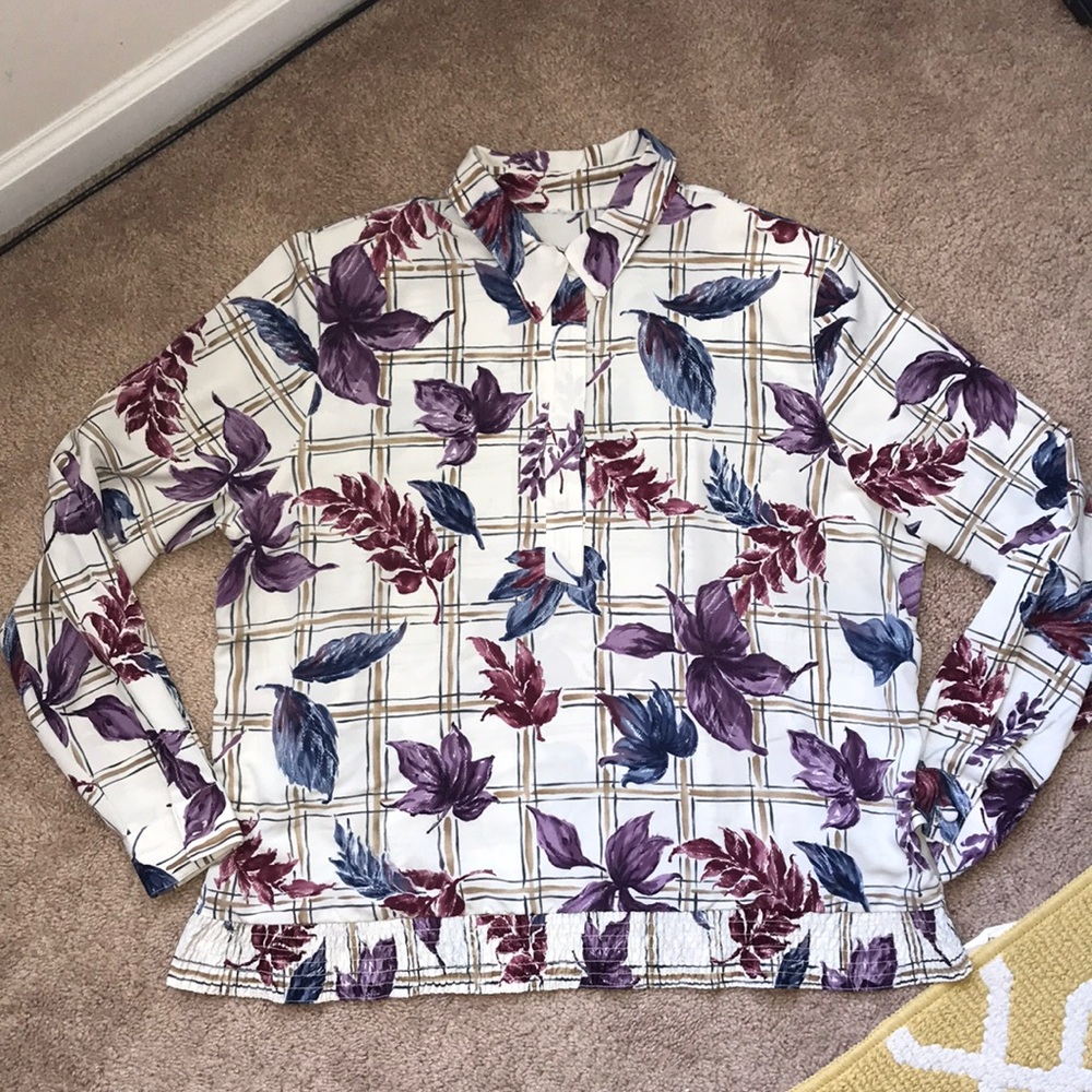 Beautiful fall long sleeve blouse